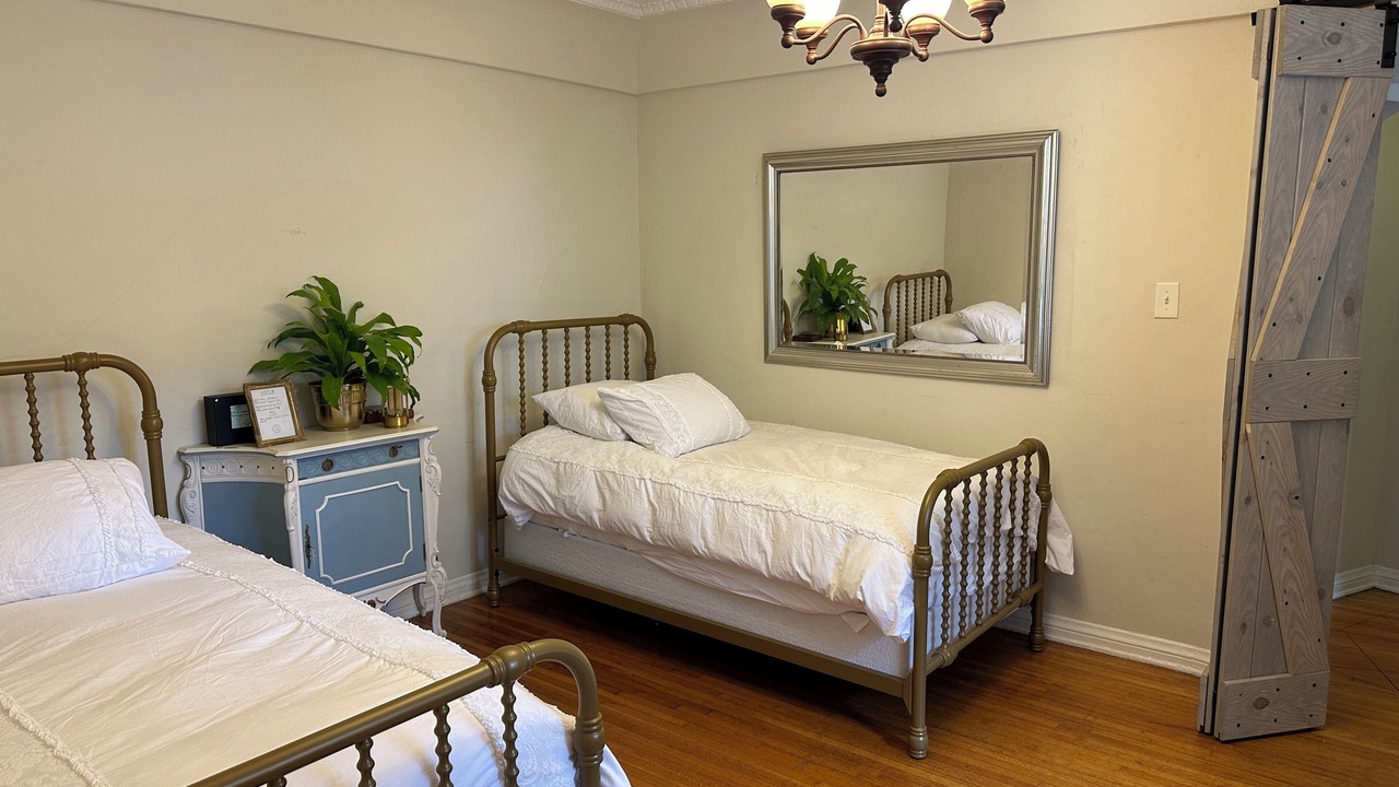 Photo of Bedroom in Carthay Circle
