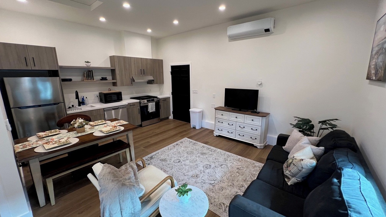 Photo of Livingroom in East Manhattan Beach