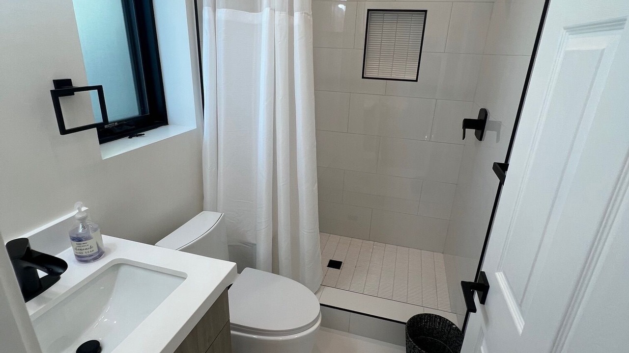 Photo of Bathroom in East Manhattan Beach