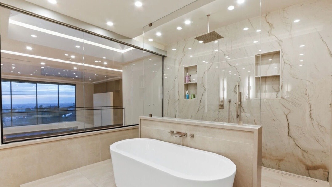 Photo of Bathroom in Ladera Heights
