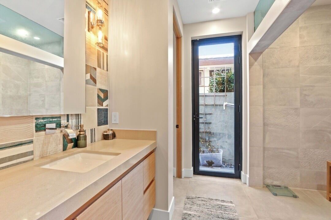 Photo of Bathroom in Ladera Heights
