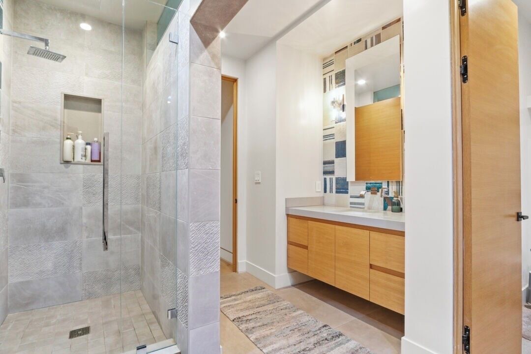 Photo of Bathroom in Ladera Heights