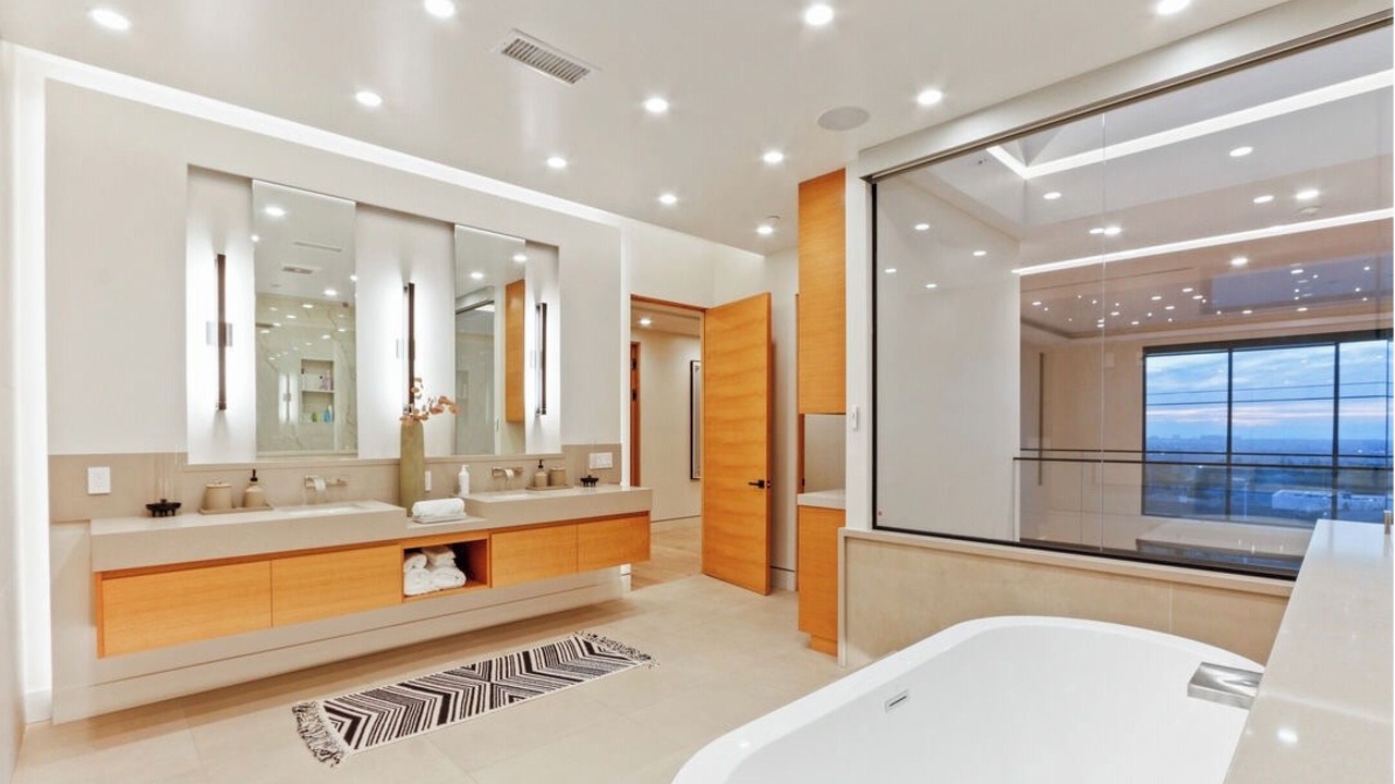 Photo of Bathroom in Ladera Heights