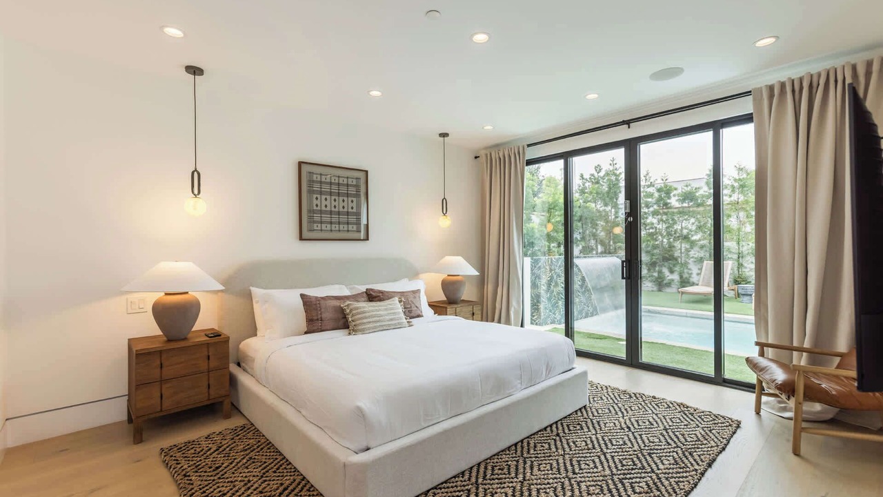 Photo of Bedroom in Carthay Circle