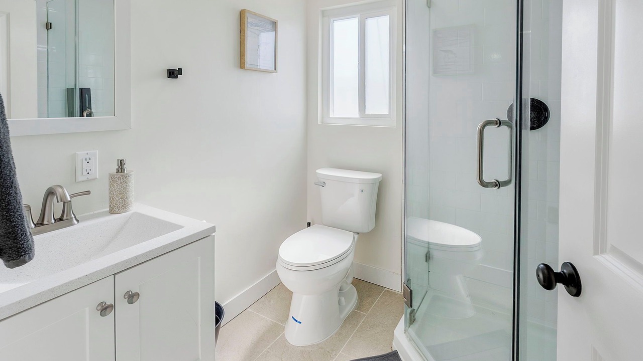 Photo of Bathroom in Harbor Gateway South