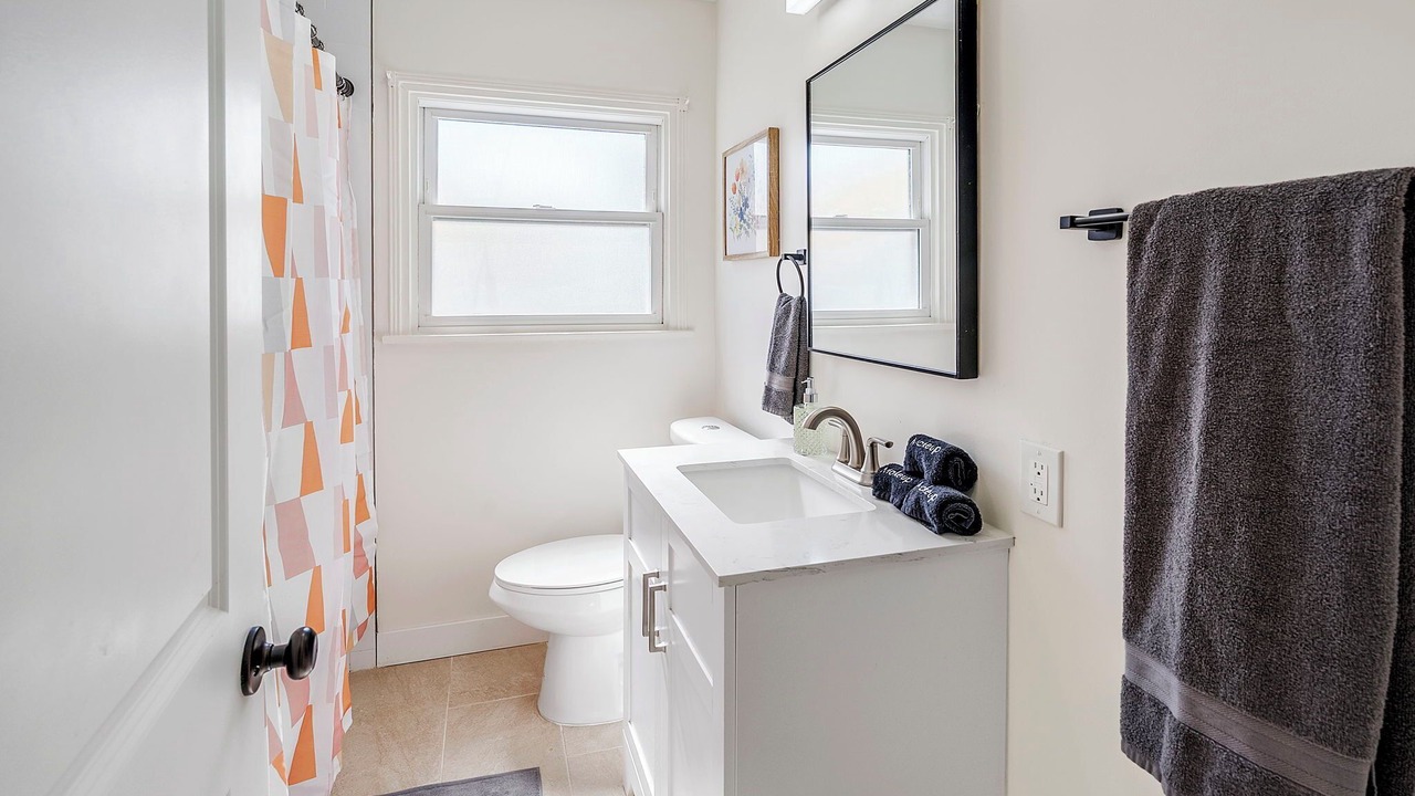 Photo of Bathroom in Harbor Gateway South