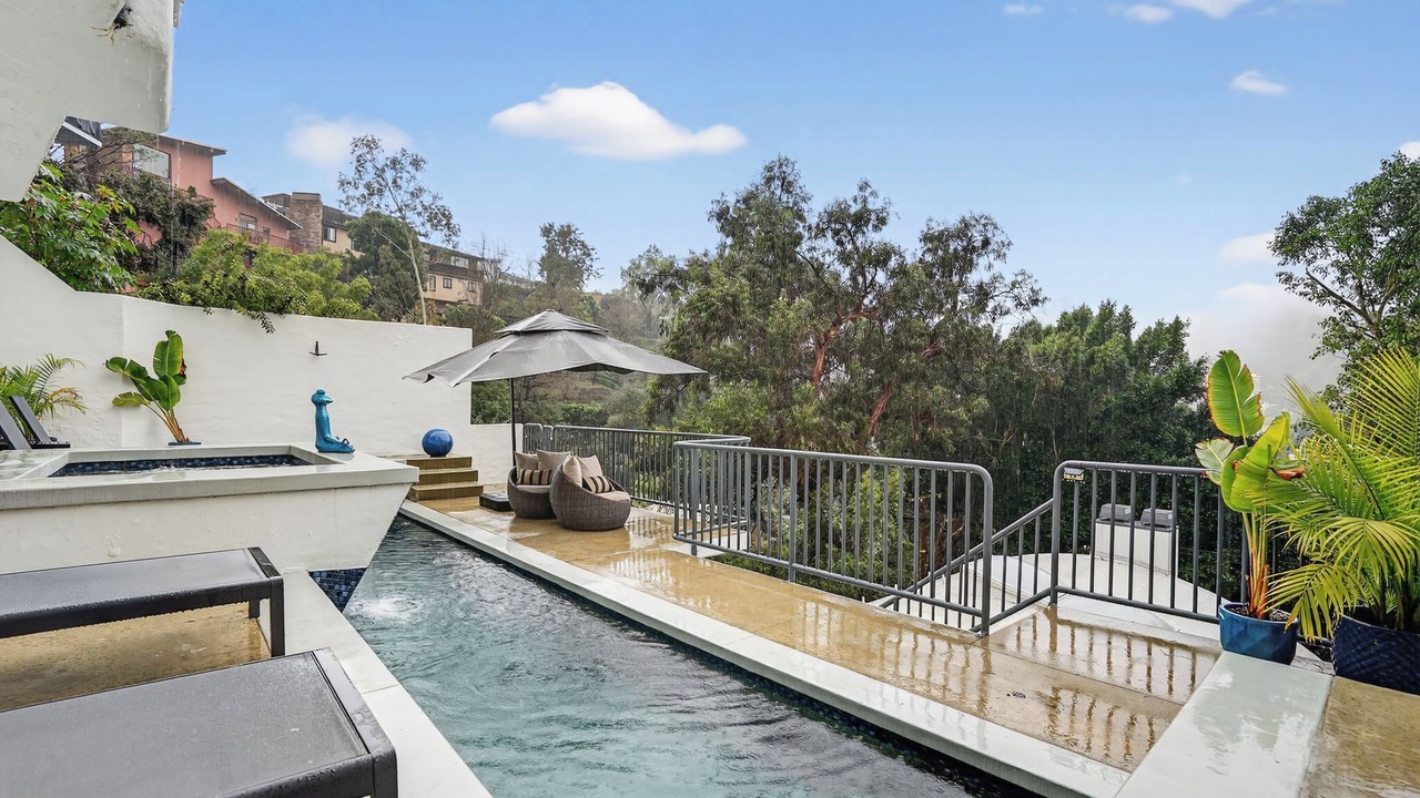 Photo of Outdoor in Hollywood Hills West