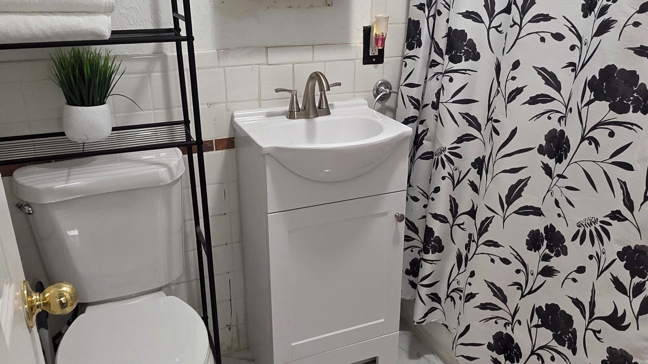 Photo of Bathroom in Los Angeles