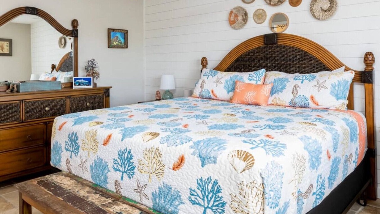 Photo of Bedroom in Venetian Shores