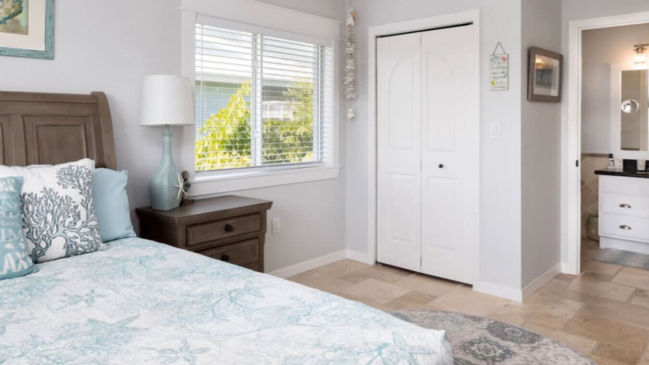 Photo of Bedroom in Venetian Shores