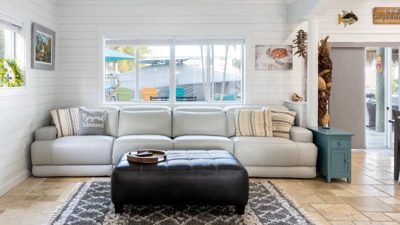 Photo of Livingroom in Venetian Shores
