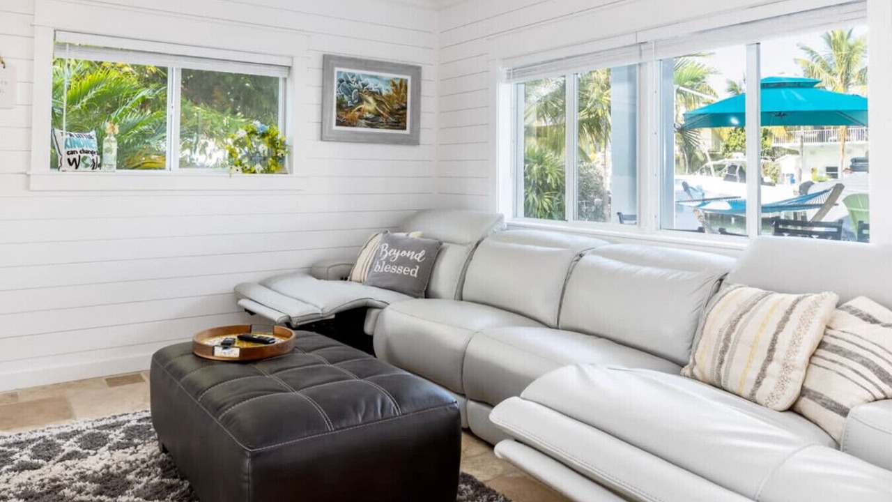 Photo of Livingroom in Venetian Shores