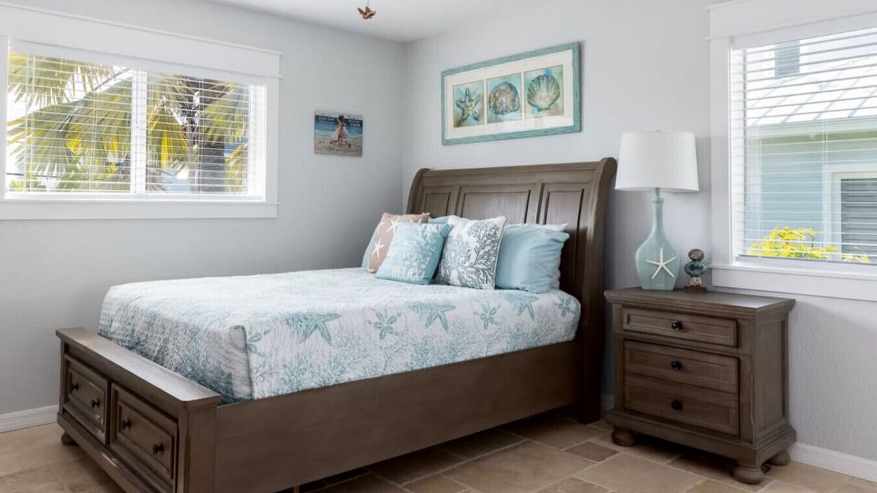 Photo of Bedroom in Venetian Shores