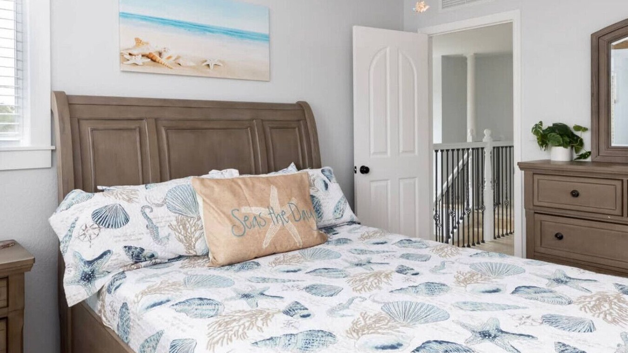 Photo of Bedroom in Venetian Shores
