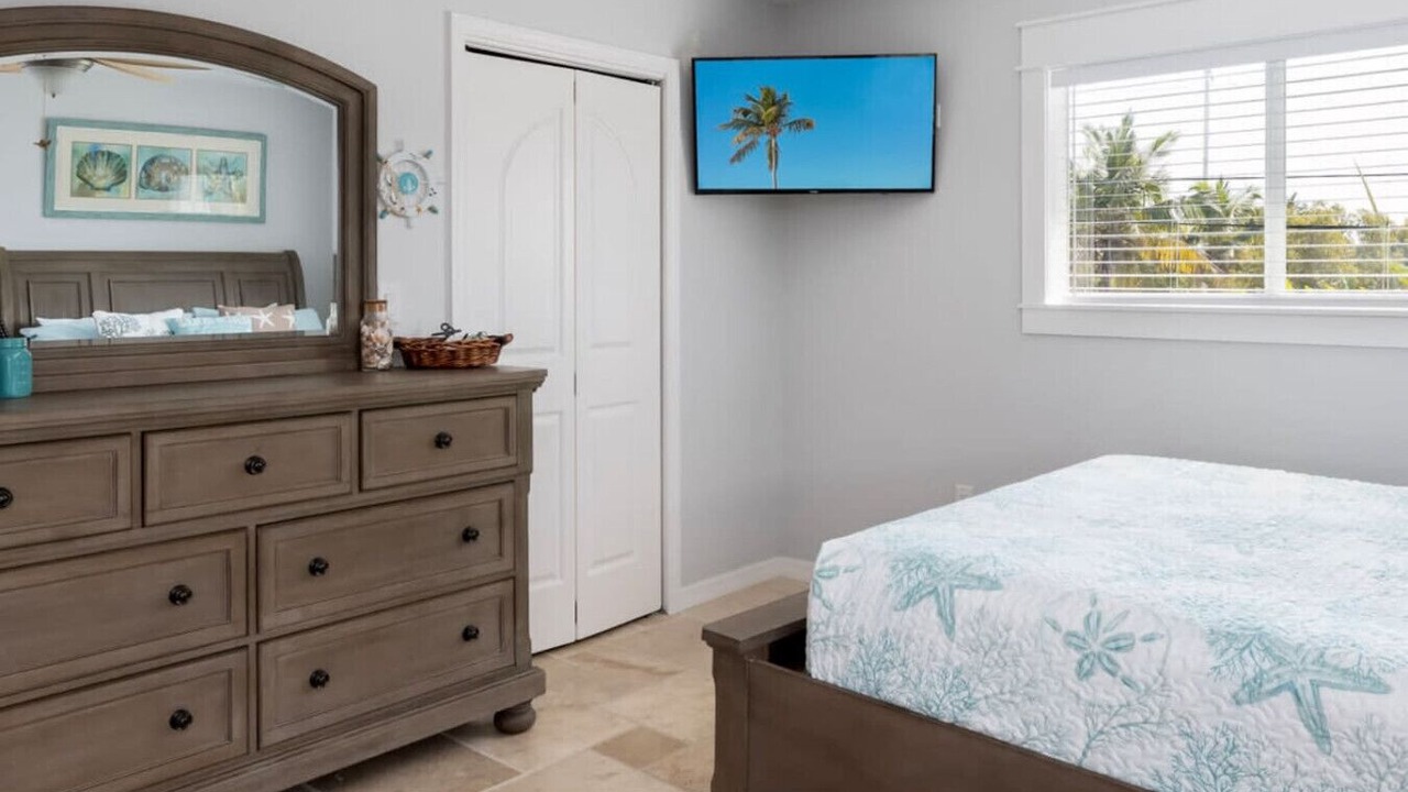 Photo of Bedroom in Venetian Shores