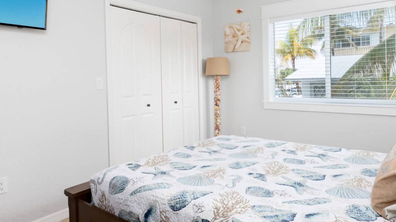 Photo of Bedroom in Venetian Shores