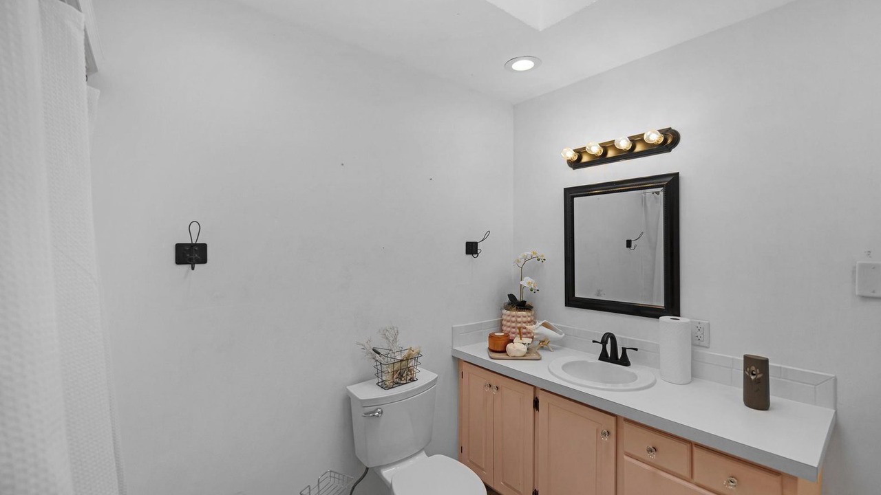 Photo of Bathroom in Long Beach Estates