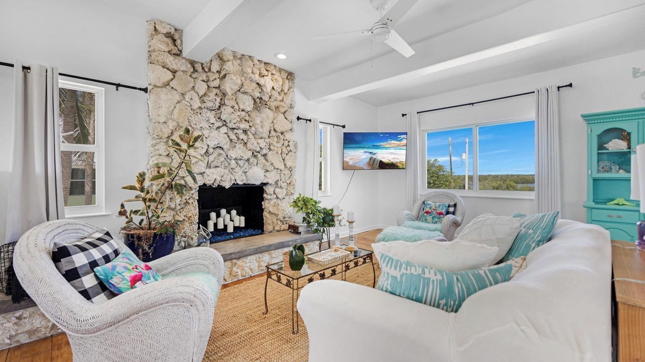 Photo of Livingroom in Long Beach Estates