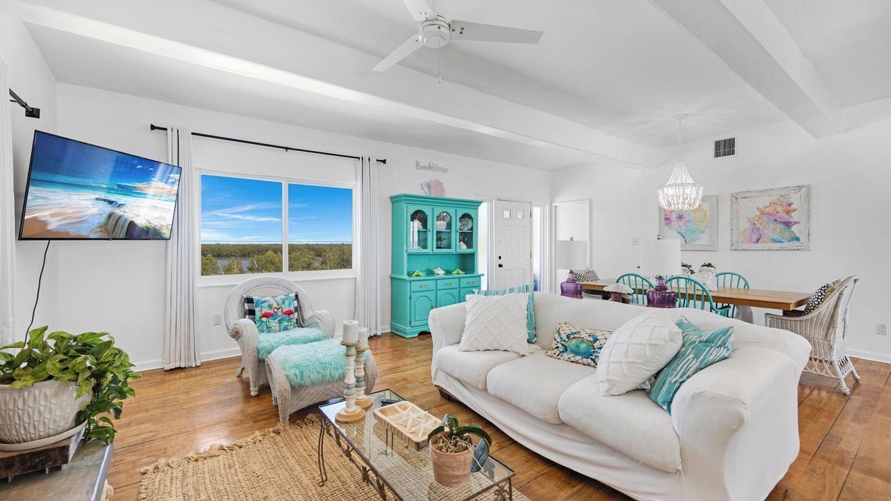 Photo of Livingroom in Long Beach Estates