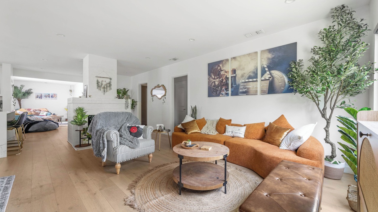 Photo of Livingroom in Burbank