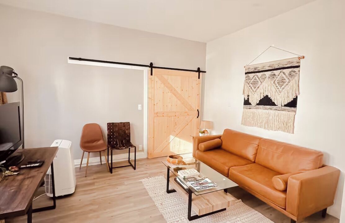 Photo of Livingroom in Pico-Union
