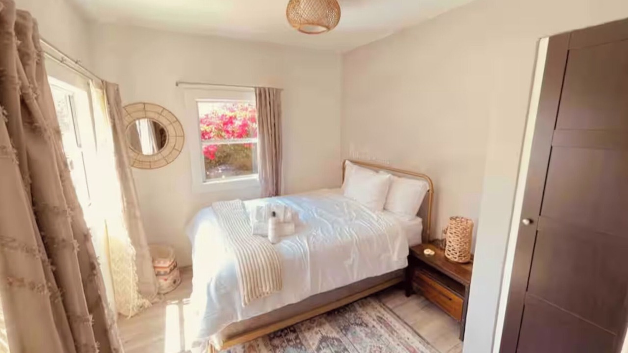 Photo of Bedroom in Pico-Union