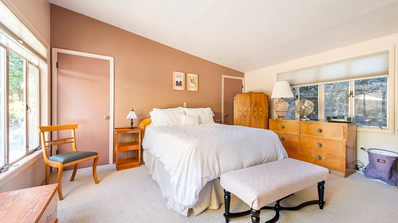 Photo of Bedroom in Bixby Knolls