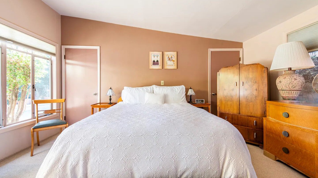 Photo of Bedroom in Bixby Knolls