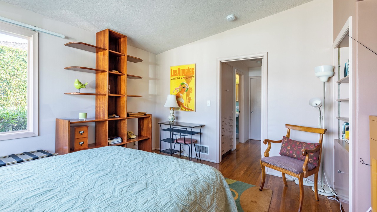 Photo of Bedroom in Bixby Knolls