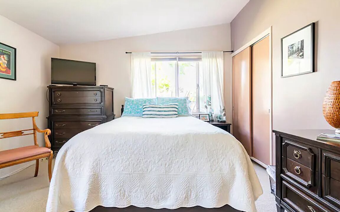 Photo of Bedroom in Bixby Knolls