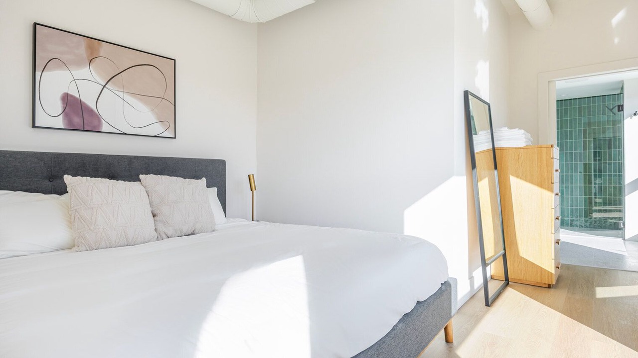 Photo of Bedroom in East Hollywood