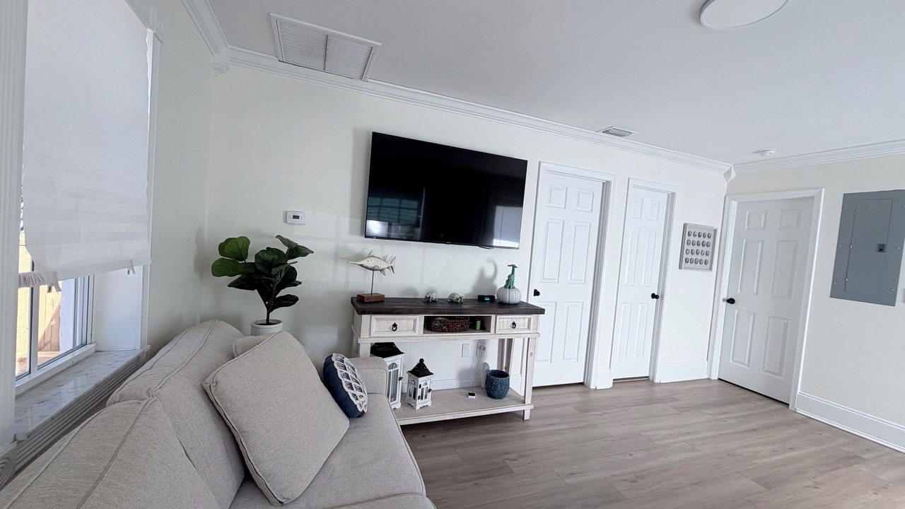 Photo of Livingroom in Rock Harbor