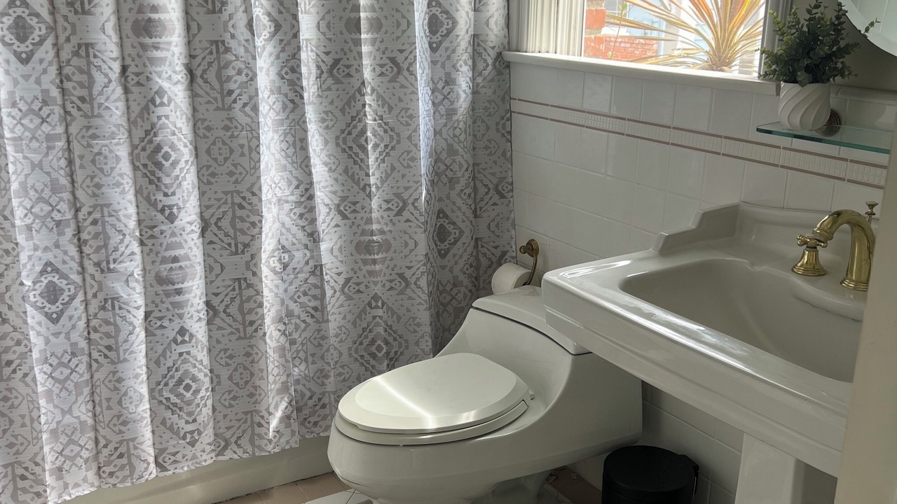 Photo of Bathroom in Pico - Robertson