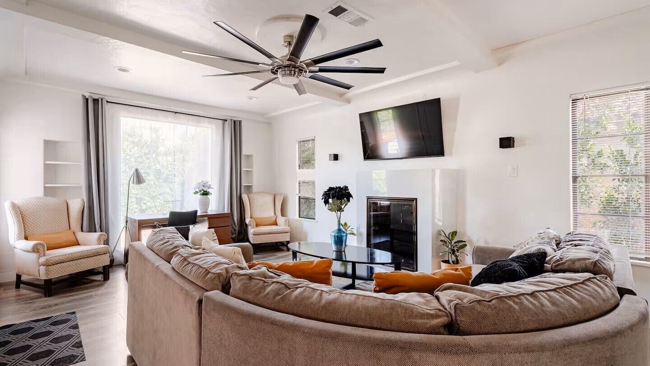 Photo of Livingroom in Westmont