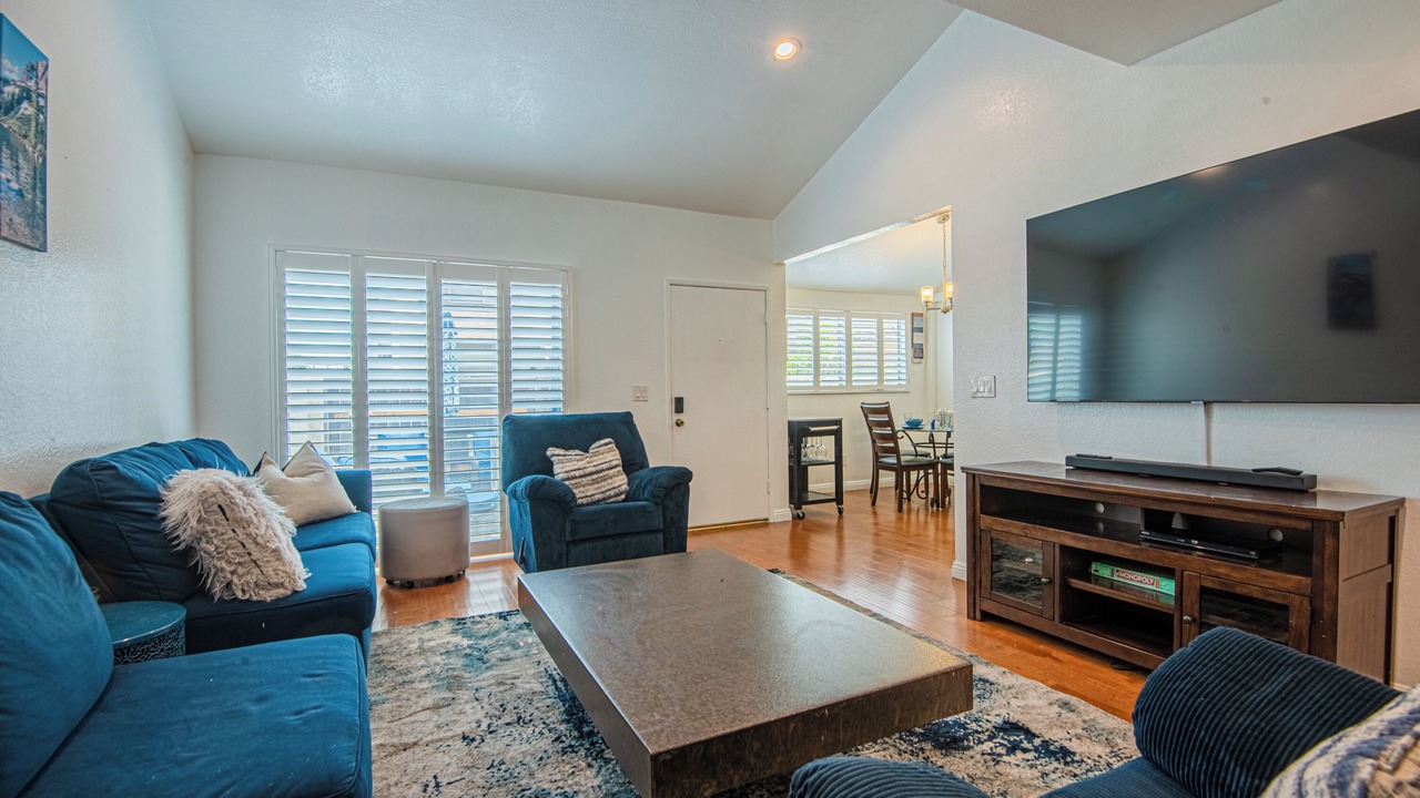 Photo of Livingroom in West Carson