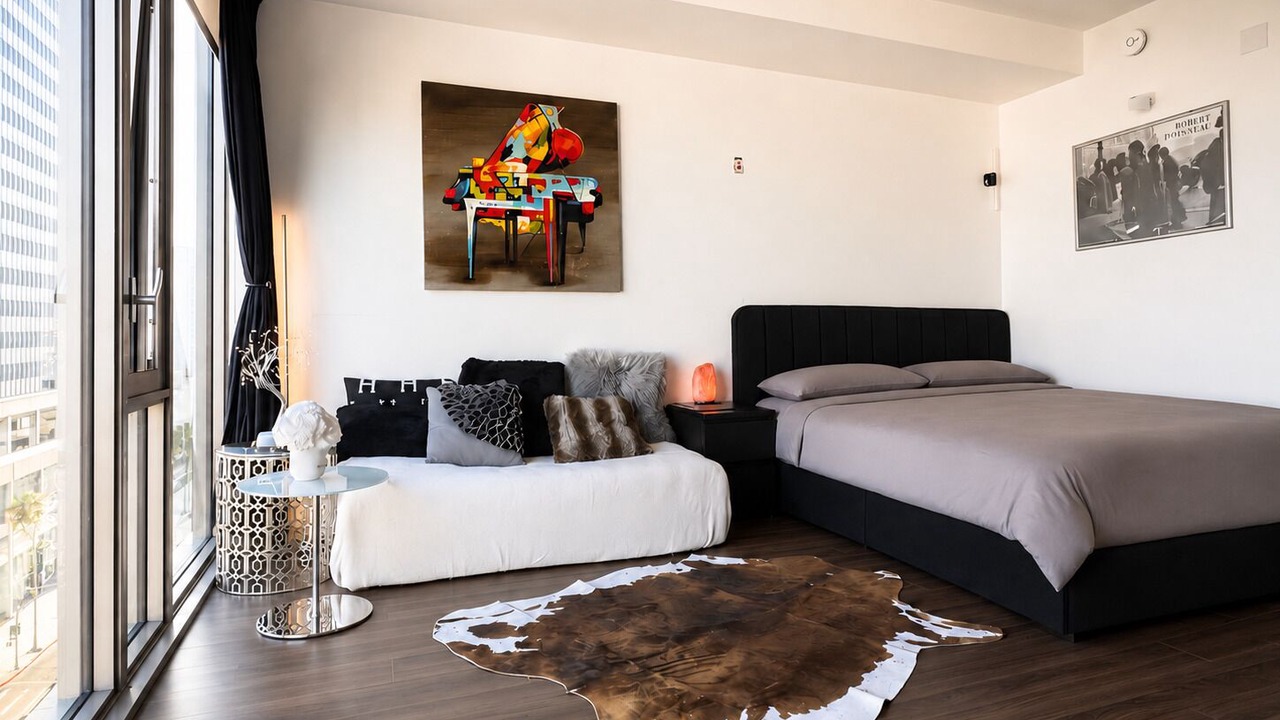 Photo of Bedroom in Beverly Grove