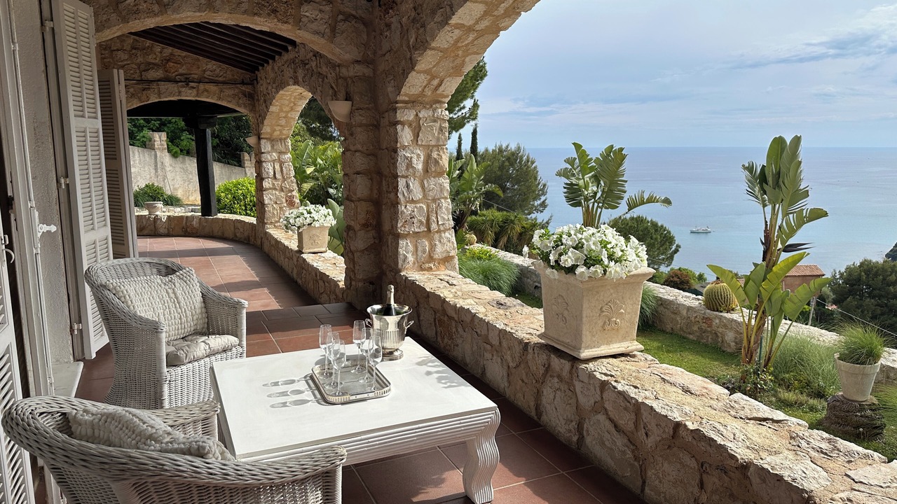 Photo of Outdoor in Latte