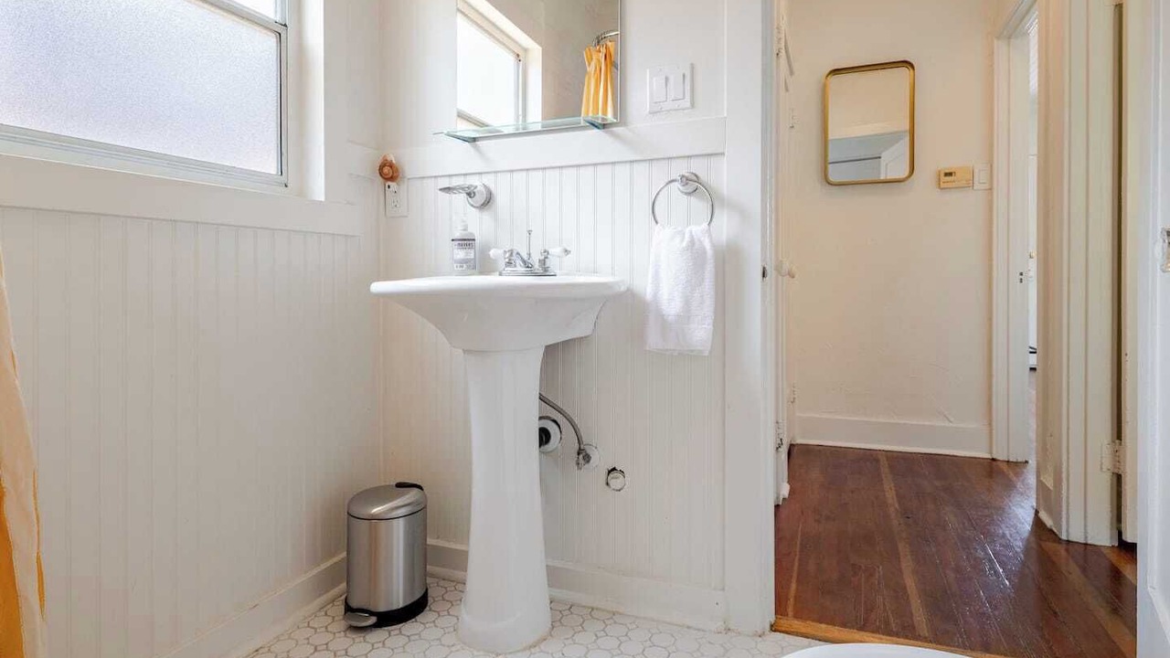 Photo of Bathroom in Los Feliz