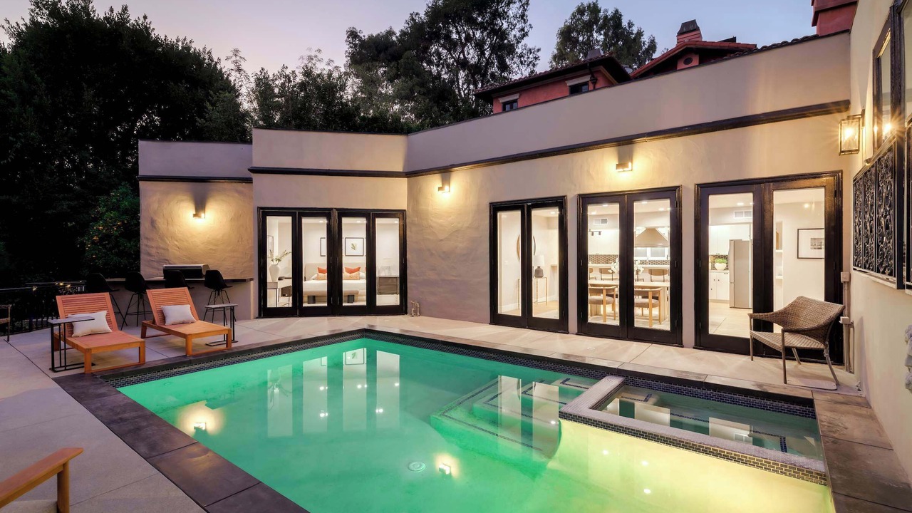 Photo of Outdoor in Hollywood Hills West