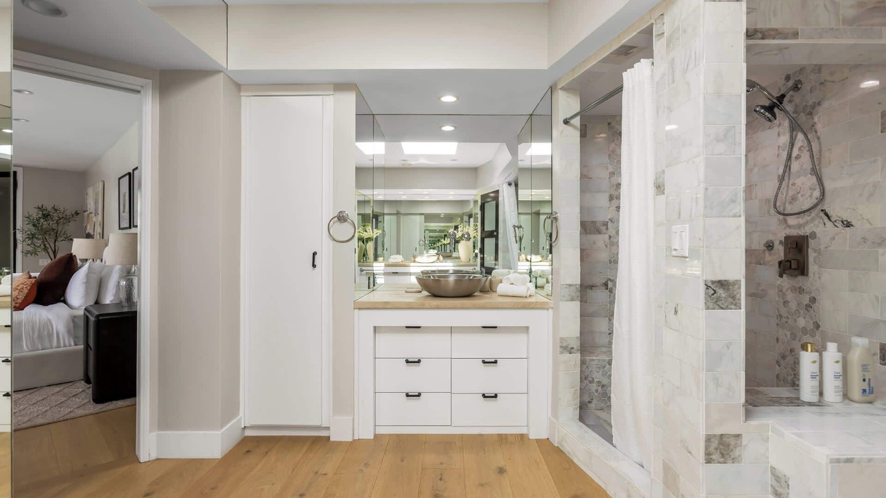 Photo of Bathroom in Hollywood Hills West