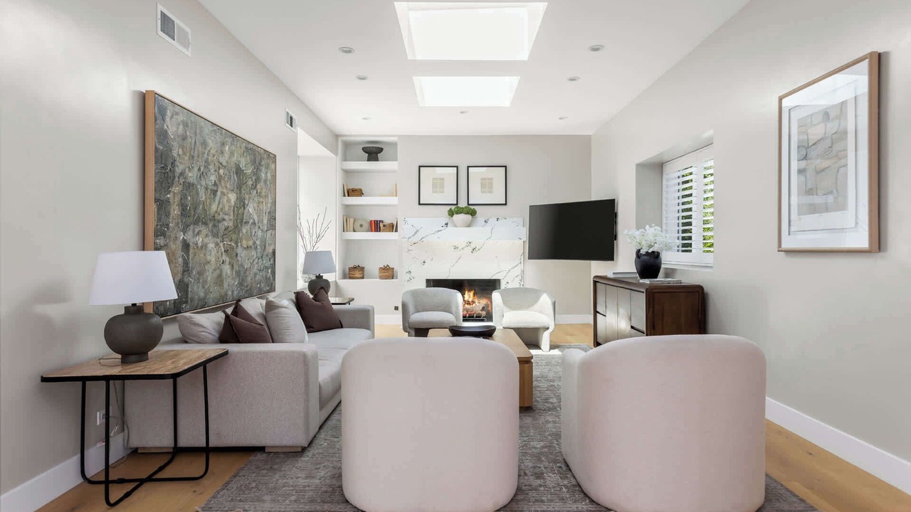 Photo of Livingroom in Hollywood Hills West