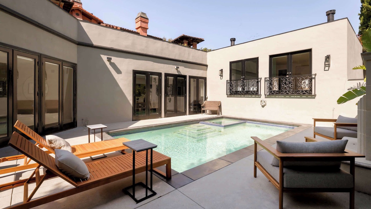 Photo of Outdoor in Hollywood Hills West