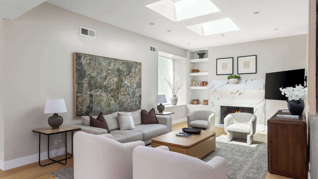 Photo of Livingroom in Hollywood Hills West