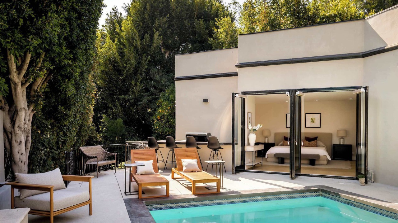Photo of Outdoor in Hollywood Hills West