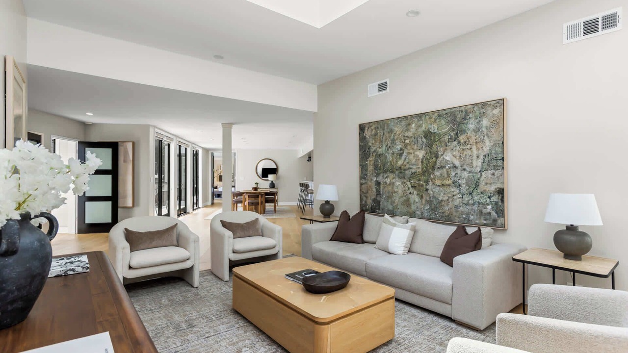 Photo of Livingroom in Hollywood Hills West