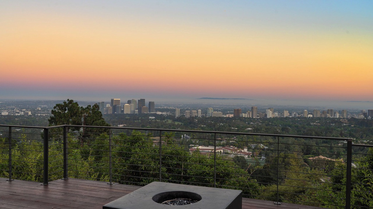 Photo of Patio Balcony in Beverly Glen