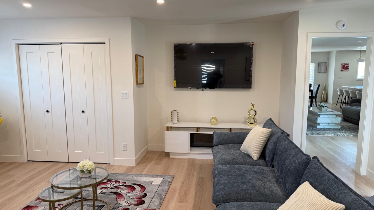 Photo of Livingroom in Harbor Gateway North