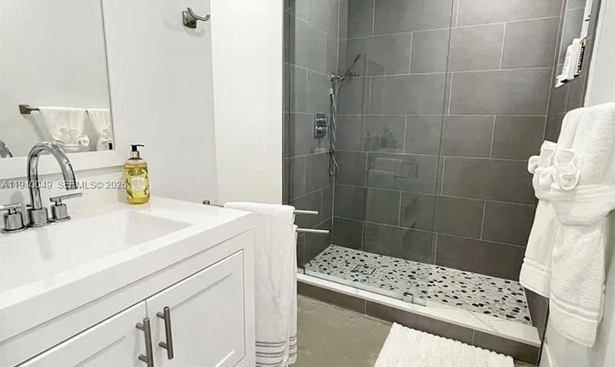 Photo of Bathroom in Monroe County