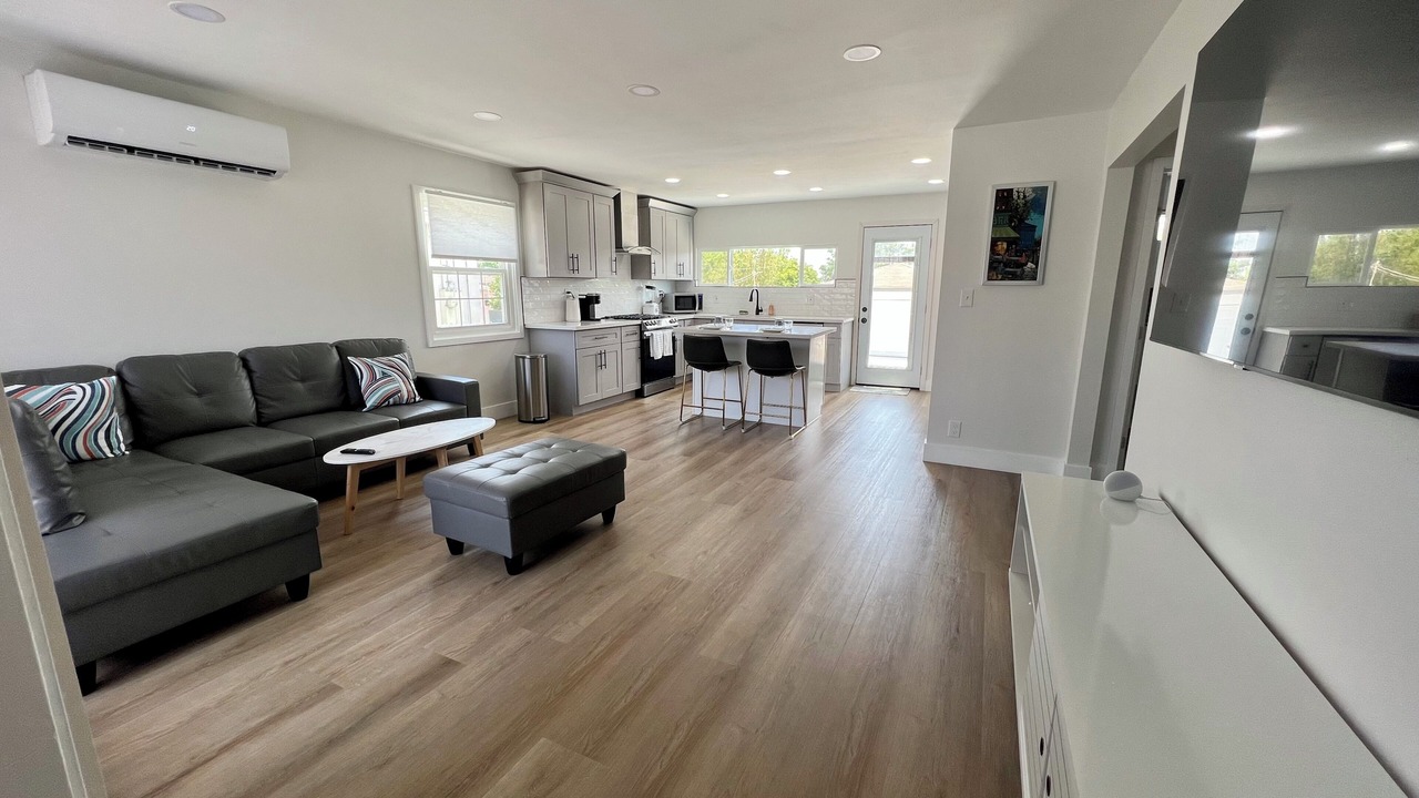 Photo of Livingroom in West Athens