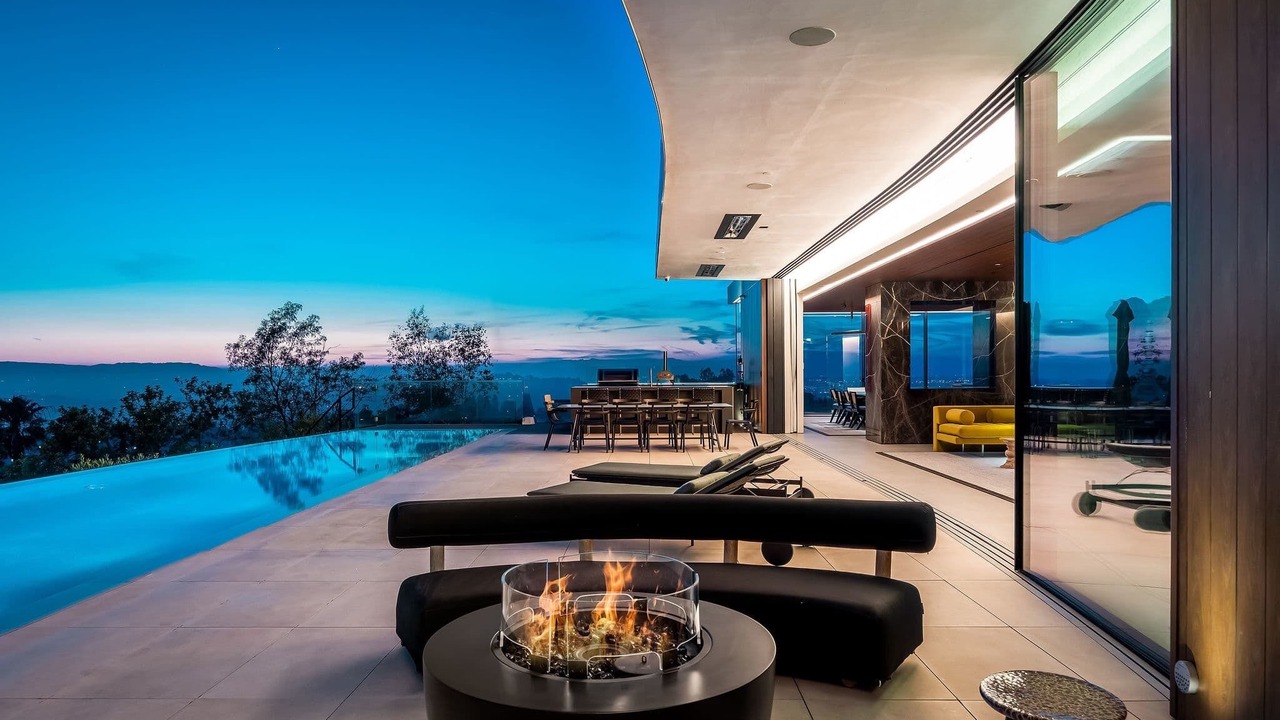 Photo of Outdoor in Hollywood Hills